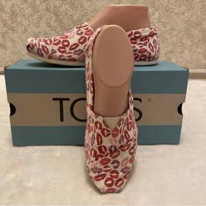 TOMS Women's Lip Stick Print Flats - Red, Purple and Pink